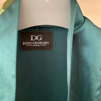 Сатенена елегантна зелена наметка лятно сако блейзер дизайнерско дизайнер Дидо Георгиев one size , снимка 2 - Сака - 44681245