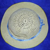 Дамска плетена шапка, снимка 1 - Шапки - 31377821