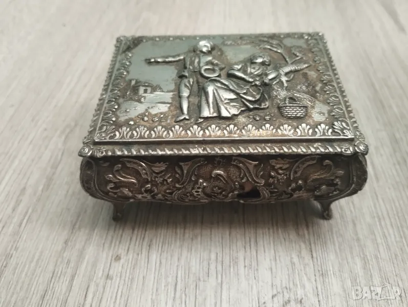 Стара посребрена кутия за бижута, снимка 1