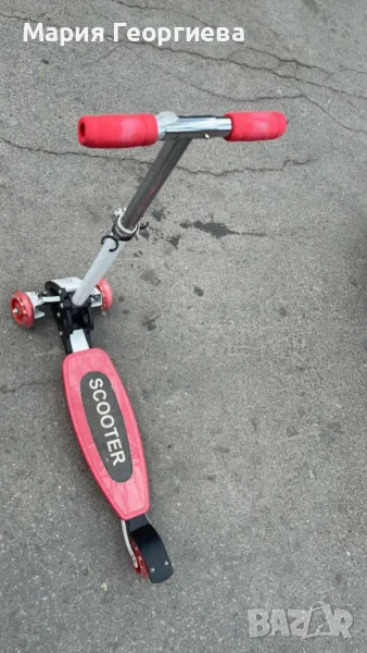 Детски скутер с възможност за регулиране на височината и светещи колелета, снимка 1