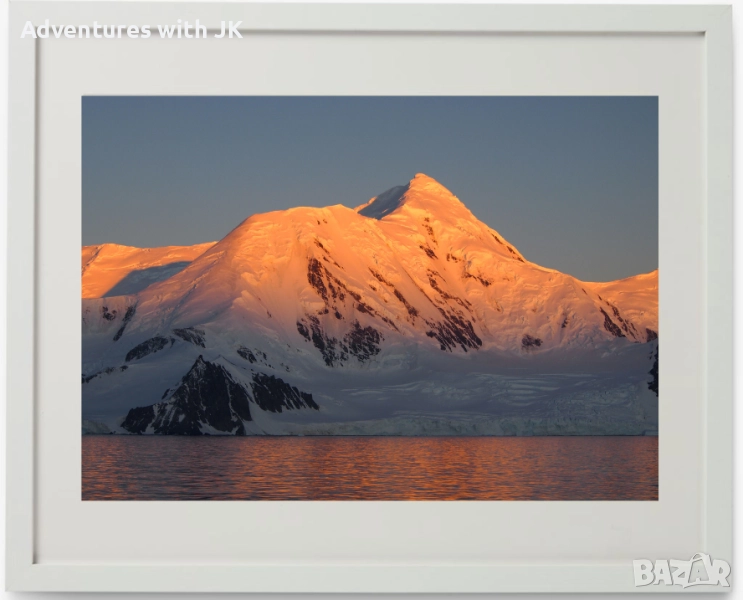 Авторски фотопринт "Планината Тангра в Антарктика" в бяла рамка от MDF с паспарту с размер 40х50 см, снимка 1