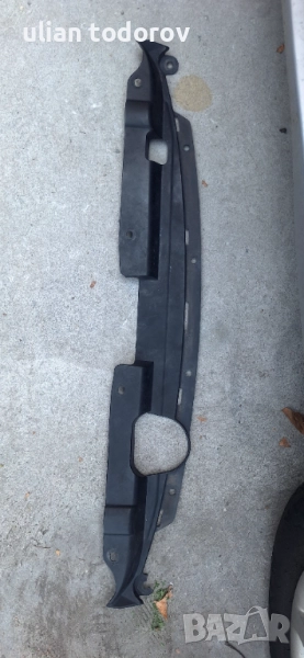 Продавам  кората над радиаторите  на хонда  сивик  7  фейслифт  1.7 дизел , снимка 1