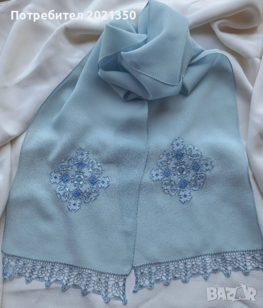 Ръчно бродиран копринен шал с автентичен български мотив и дантела , снимка 1