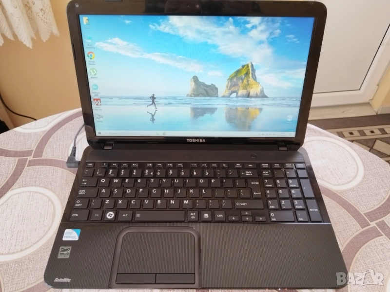 Лаптоп Toshiba Satellite C850, снимка 1