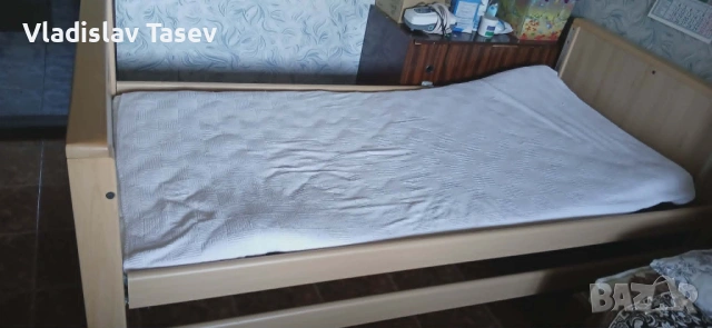 Почти ново медицинско легло с матрак и дистанционно управление, снимка 3 - Спални и легла - 54356395