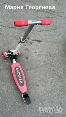 Детски скутер с възможност за регулиране на височината и светещи колелета, снимка 1