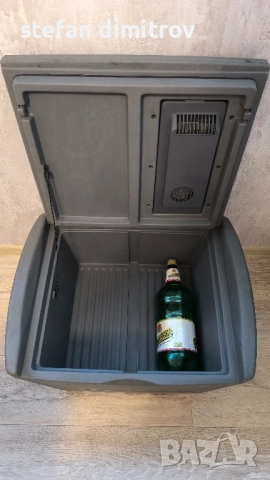 Хладилна чанта Elecrolux предназначена за миниванове Ford , Seat , Vw , снимка 3 - Хладилни чанти - 51950966
