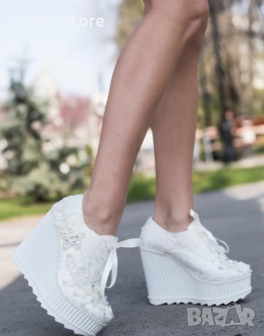 Обувки на платформа - бели - 710-05