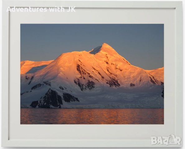 Авторски фотопринт "Планината Тангра в Антарктика" в бяла рамка от MDF с паспарту с размер 40х50 см