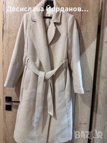 Бяло дамско палто