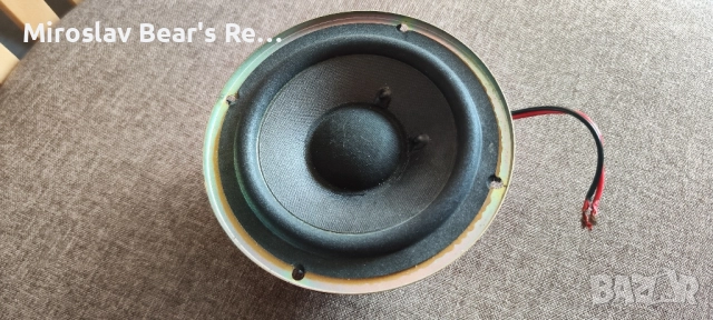 Работеща аудио колонка 4 Ома 12 см , предполагам че е за кората на предна врата на автомобил .
