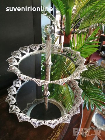 Метална стойка за сладкиши с огледална основа на 2 нива
