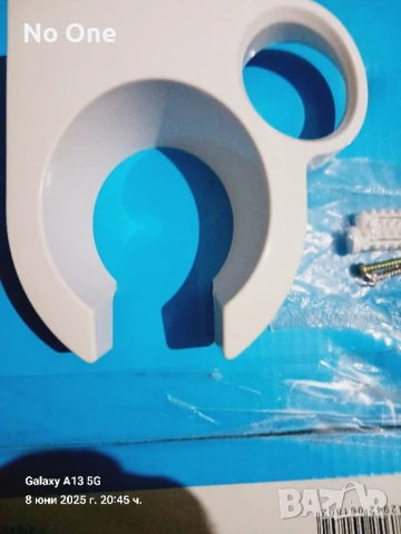 Продавам поставка за стена на пасатор  