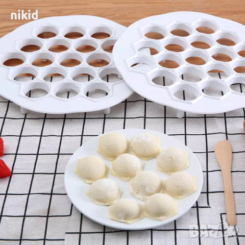 пластмасов Уред форма за правене на равиоли пелмени паста с плънка пластмасов резец 19 дупки , снимка 3 - Форми - 19715349