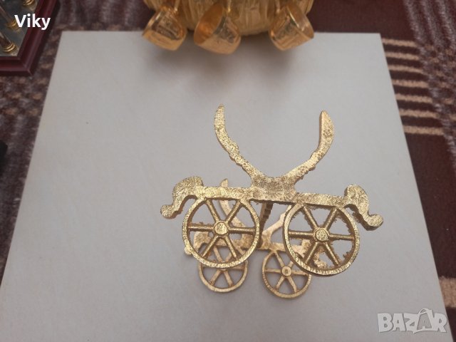 Месингово буренце с канелка с шест чаши комплект Стойка и поднос, снимка 4 - Антикварни и старинни предмети - 42299398