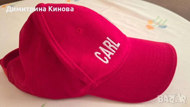 Червена бейзболна шапка 