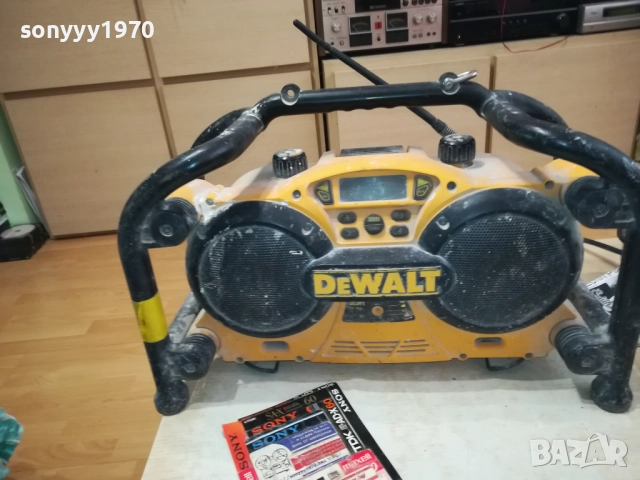 СТРОИТЕЛНО РАДИО DEWALT-220В 2209251133, снимка 2 - Радиокасетофони, транзистори - 51793030