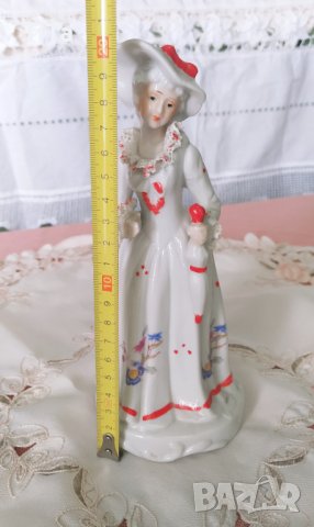 20 см Порцеланова Фигура с Дрезденска Дантела , снимка 2 - Статуетки - 40388857