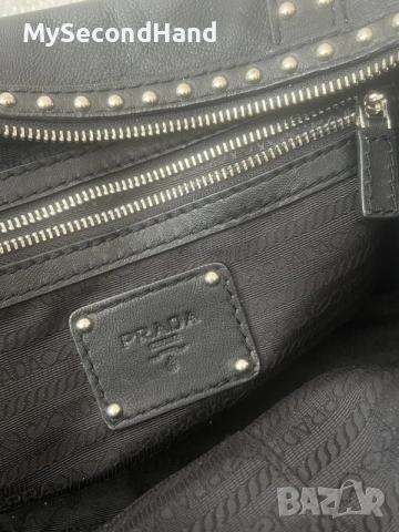 Prada оригинална кожена чанта, снимка 11 - Чанти - 56403514