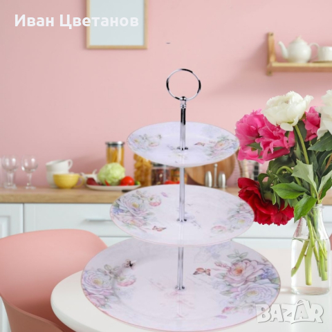 Порцеланово плато на 3 нива с принт на нежни божурести рози, 26см/19см/15см