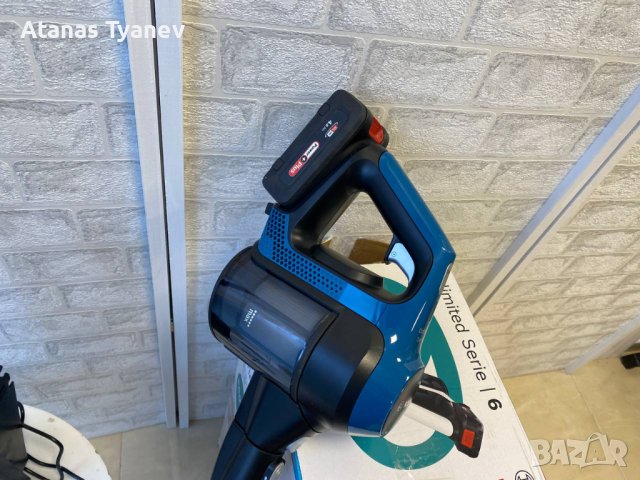 Вертикална прахосмукачка Bosch Unlimited Серия 6 BKS6111 батерия 2.5Ah, снимка 3 - Прахосмукачки - 44343904