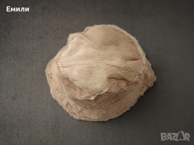 Дамска пухкава шапка в кафяв цвят, снимка 5 - Шапки - 48152176