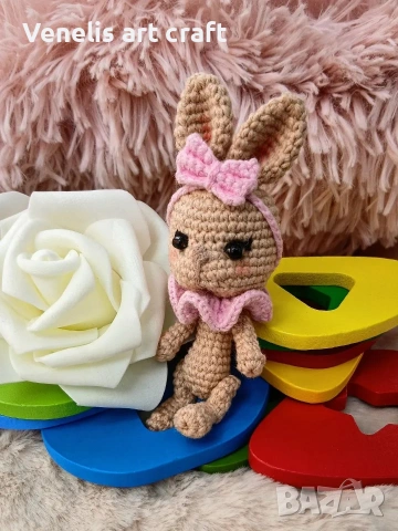 Плетено зайче за фотосесия на новородено бебе