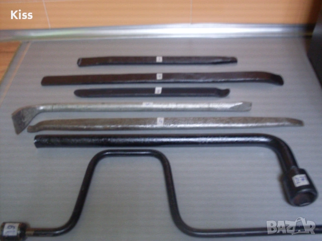 Стари комплекти щанги и ключове.