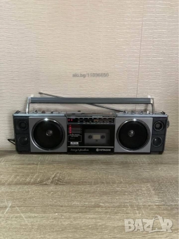 	HITACHI TRK-6701W VINTAGE RETRO BOOMBOX радио касетофон, снимка 2 - Радиокасетофони, транзистори - 54133617
