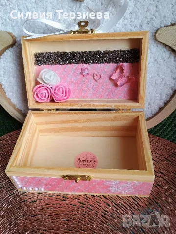 Подарък за абитуриентка - ръчно изработена дървена кутия , снимка 4 - Други - 49866846