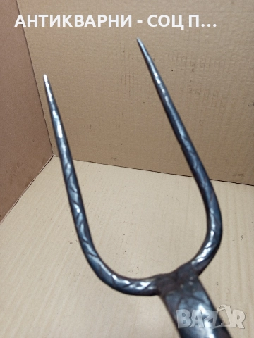 Стара Ръчно Кована Двурога Вила За Сено 0.600кг., снимка 4 - Антикварни и старинни предмети - 52595783