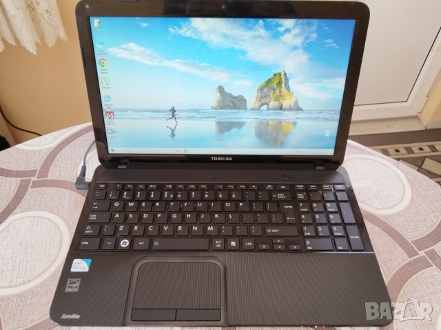 Лаптоп Toshiba Satellite C850, снимка 1