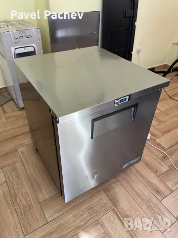 Фризерна работна маса