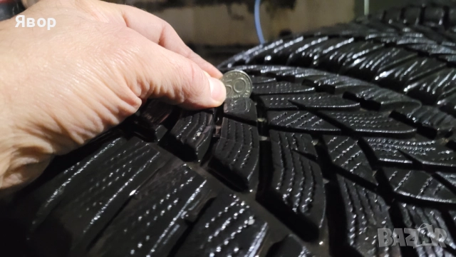 4 br. Зимни гуми Goodyear Ultra Grip-255 х 40 х 19 – 100 V, снимка 5 - Гуми и джанти - 52829496