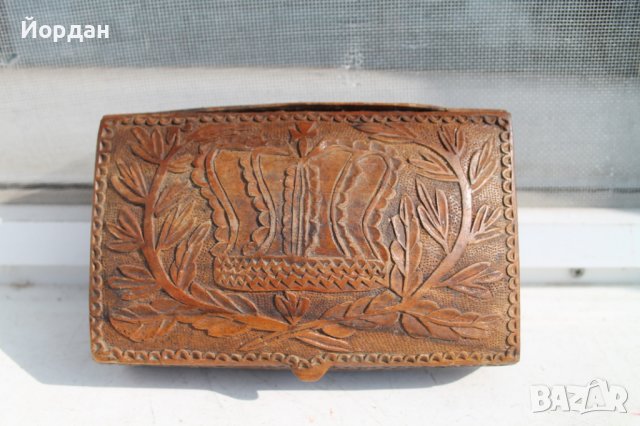 Дървена кутия за бижута