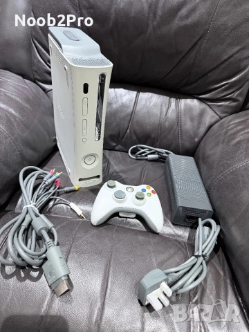 Xbox 360 с кутия Boxed, снимка 2 - Xbox конзоли - 53290602