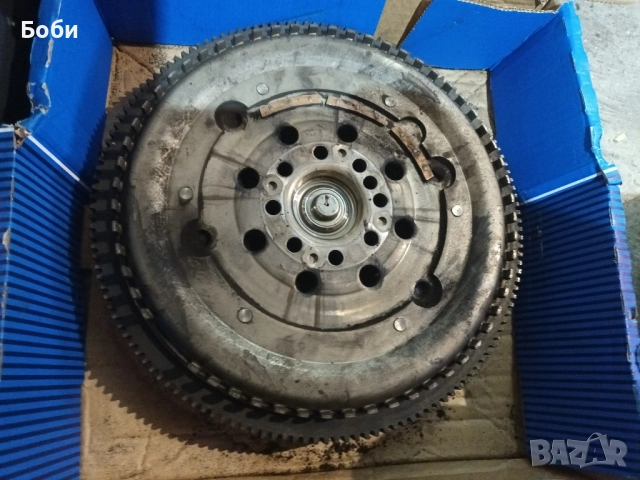 Демпферен маховик за Мерцедес , снимка 2 - Части - 52490274