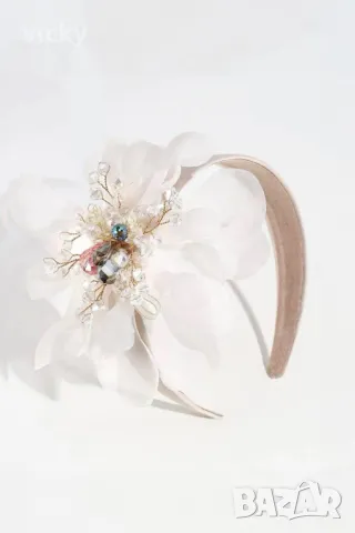Диадема с голямо цвете, вдъхновена от Petite Fleur