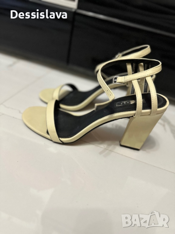 Сандали на ток, снимка 1