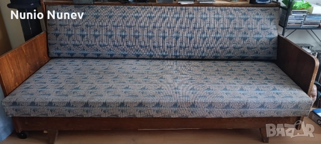 Диван и разтегателна маса