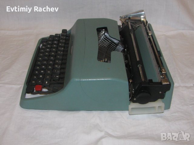 Продавам портативна пишеща машина  Olivetti Lettera 22, снимка 3 - Друго - 38975306