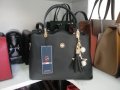 Компактна дамска чанта в черен цвят /Б58, снимка 1 - Чанти - 38533038