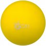 Детска топка от пяна MAXI с диаметър 18 см, Жълта. Лека и мека топка, подходяща за първите стъпки в 
