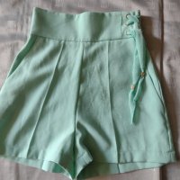 Елегантни къси панталони Elisabetta Franchi с висока талия, вталени., снимка 1 - Къси панталони и бермуди - 42524453