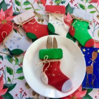 Коледни чорапчета за прибори / Коледна украса за маса , снимка 3 - Аксесоари за кухня - 34230317