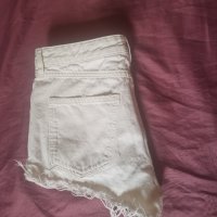 Бели къси панталони, снимка 3 - Къси панталони и бермуди - 37091744