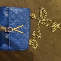 Продавам чантичка през рамо на Valentino , снимка 3 - Чанти - 44451046