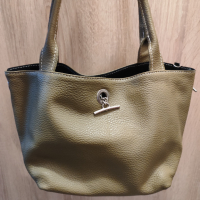 Зелена чанта от естествена кожа, снимка 1 - Чанти - 44567564
