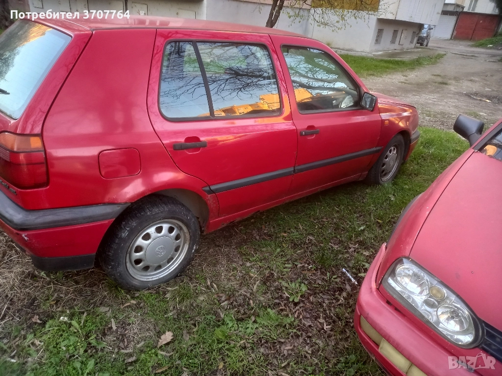 продавам два броя голф 3единия със регистрация, другия без но със перфектен двигател бензин Газ , снимка 1