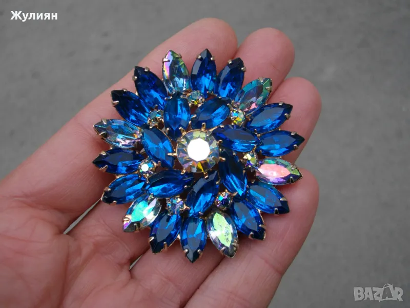 ГОЛЯМА СТАРА БРОШКА , снимка 1